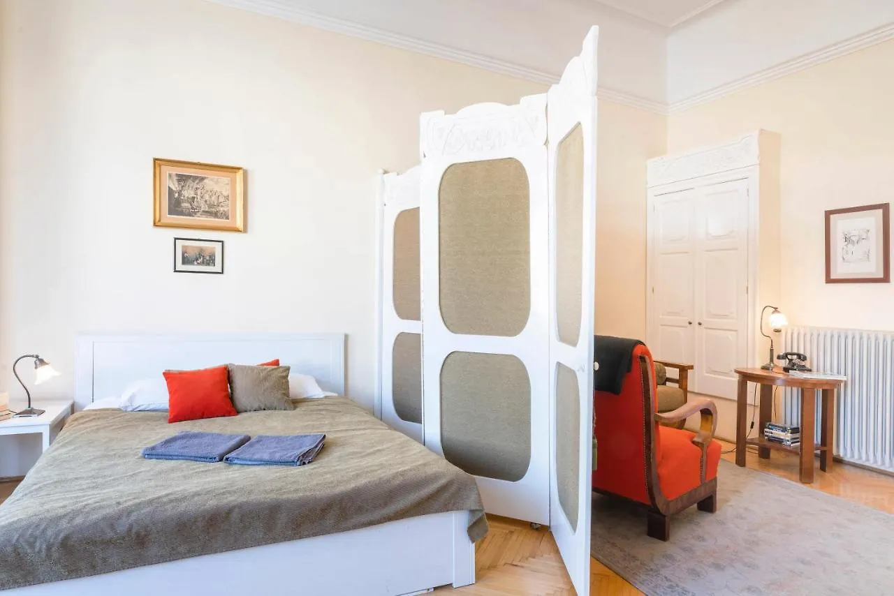 Apartment Ferienwohnung Stunning Spacious Art Nouveau Apart , Grand Piano Budapest