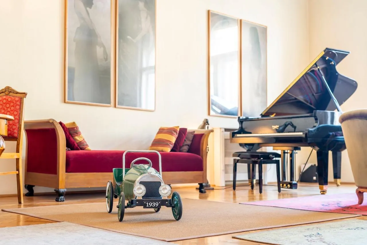 Ferienwohnung Stunning Spacious Art Nouveau Apart , Grand Piano Budapest Apartment